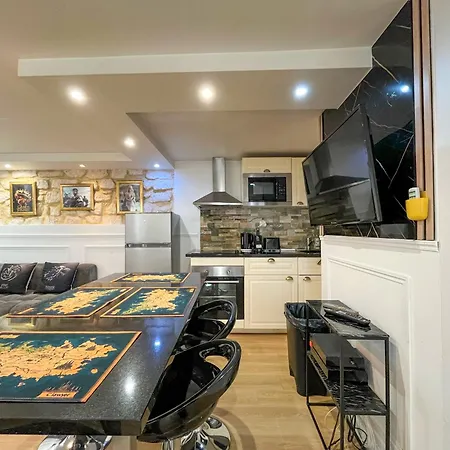 Urbanflat 42 - Amazing Game Of Thrones Flat In